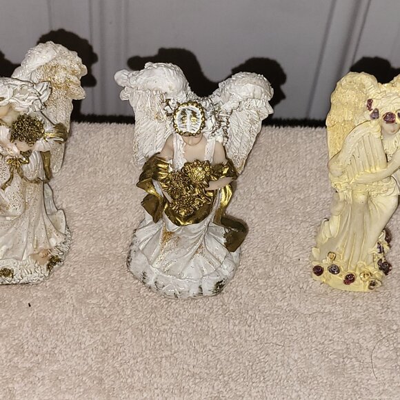 THREE CERAMIC ANGEL FIGURINES + 2 BONUS NATIVITY FIGURINES GUC SEE PICS - Picture 1 of 8